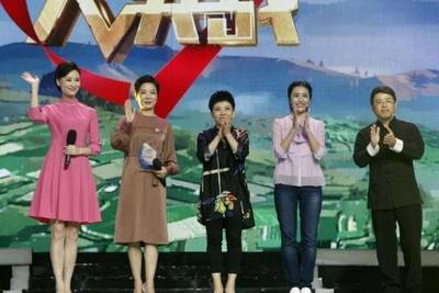 “乒乓皇后”邓亚萍带咱了解河南“闺女书记”,看如何用互联网思维绣好扶贫这朵花_娱乐_网